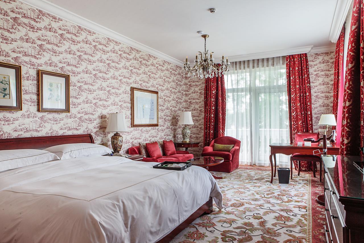 Premium Zimmer mit Kingsize-Bett und Balkon